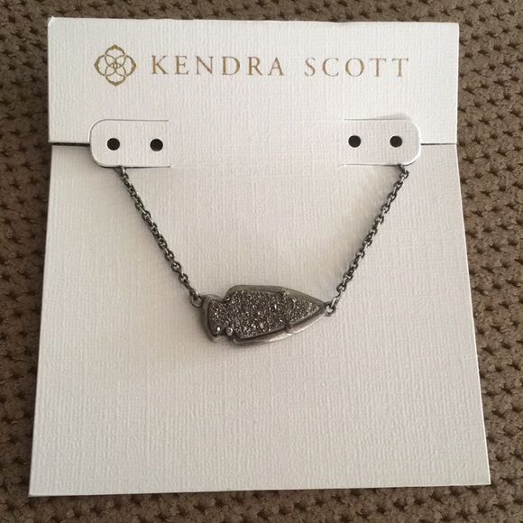 Kendra Scott Jewelry - Kendra Scott Kasey Arrow necklace